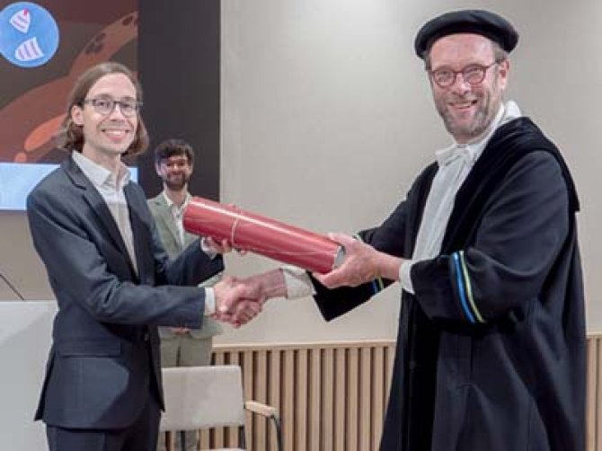 The Laboratory of Entomology is being led by Prof. Marcel Dicke (right), here handing out the PhD diploma to dr Max Wantulla. <L CODE="C14"> Read more on Marcel’s research</L>