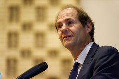 Cass Sunstein presenting; click on the photograph for slide download