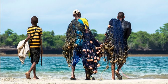 BEW Artisanal fishers on the shores of Indian Ocean at Wasini Channel-Kenya klein.jpg