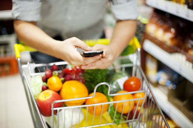 WUR developed an app that tells you what to buy in the supermarket when you are – for example – diabetic and gluten intolerant (Image: Shutterstock)