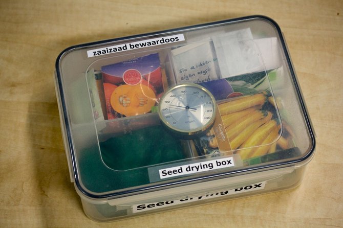 Wageningen UR developed a seed storage box for small farmers to keep their opened seed packets dry.